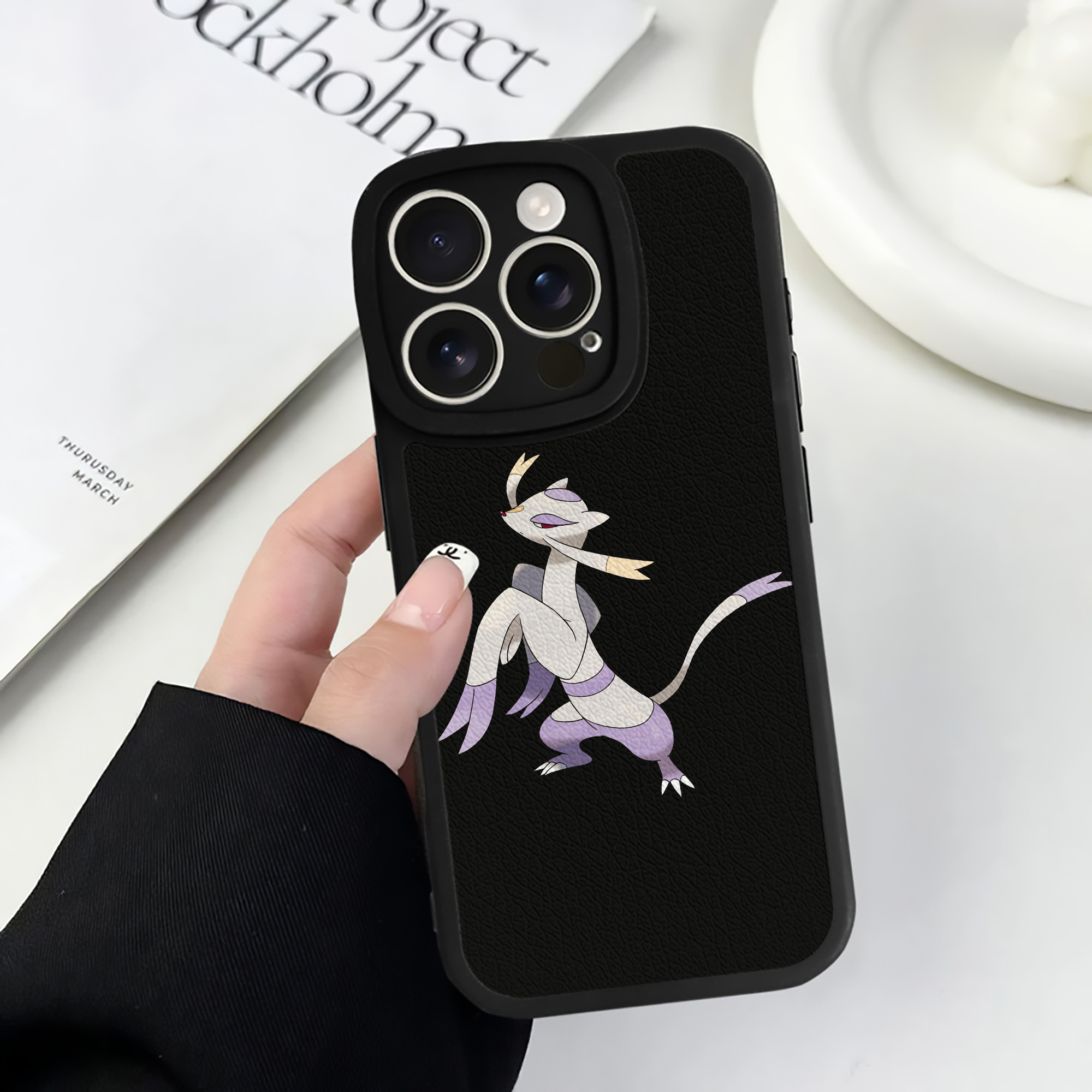 （画像用） ポケットモンスター Pokémon 【iPhone 16シリーズ対応】シリコンスマホケース（レザー調） 材質：シリコン
